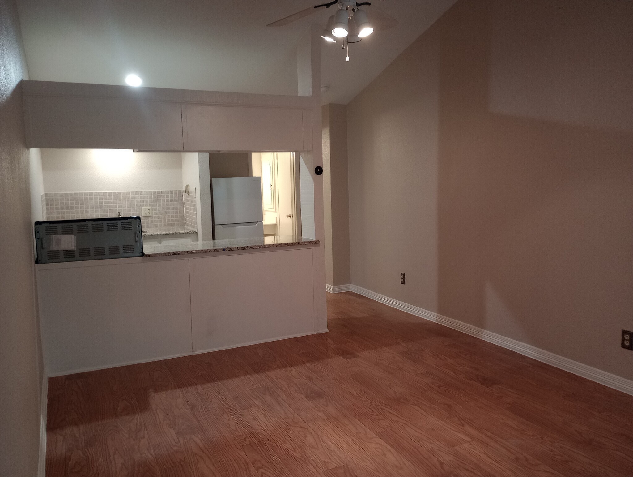 Building Photo - 7152 Fair Oaks Ave