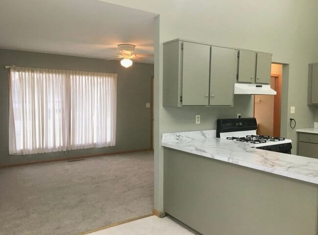 Building Photo - 164 Karen Dr