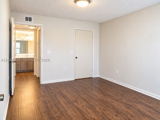Building Photo - 12620 Vista Isles Dr