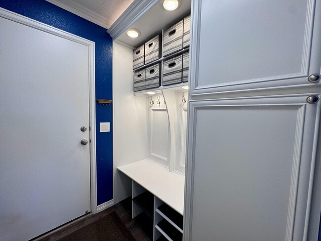 Building Photo - 11260 Jersey Way