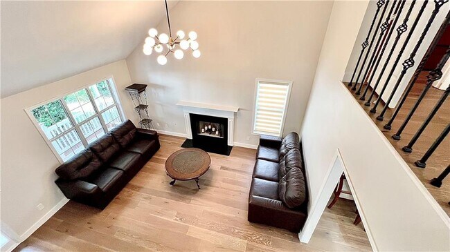 Building Photo - 417 Hillcrest Cmns