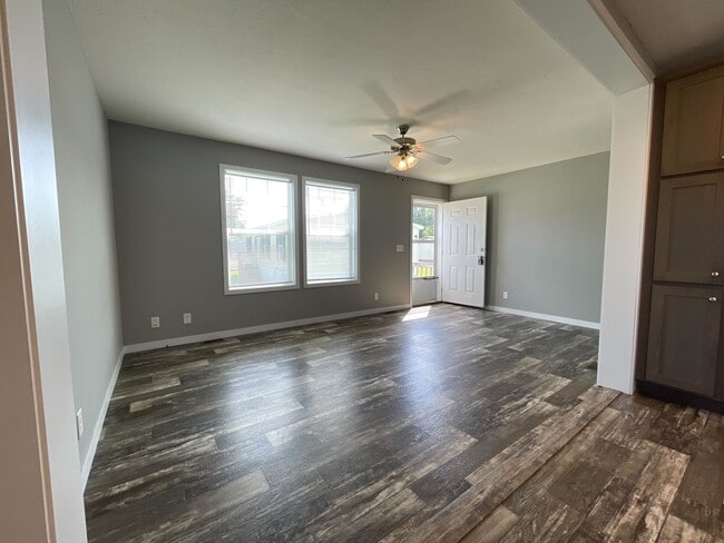 Building Photo - 38033 Ducharme Dr