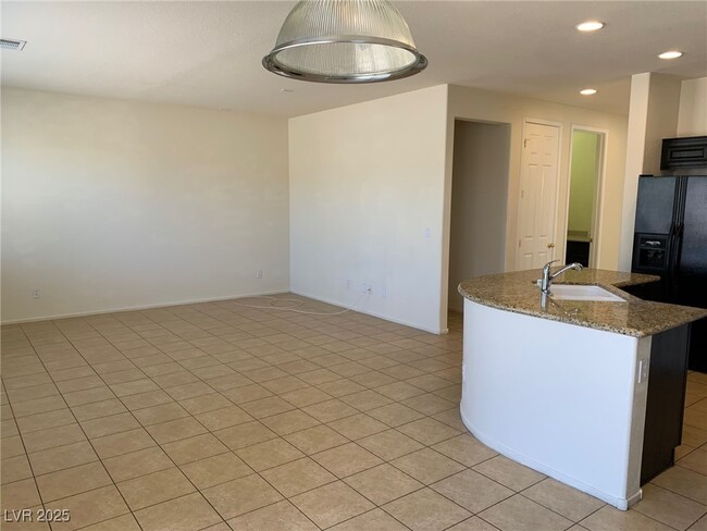 Building Photo - 3368 Osiana Ave