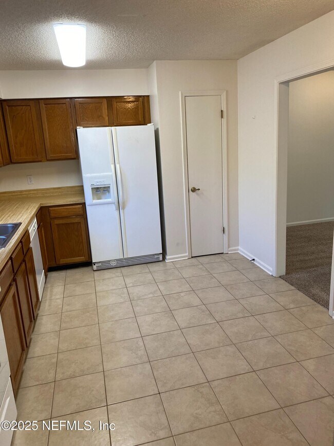 Building Photo - 12924 Tree Way Ln