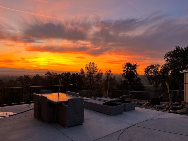 Building Photo - This Anderson Home is a Must See! Amazing ...