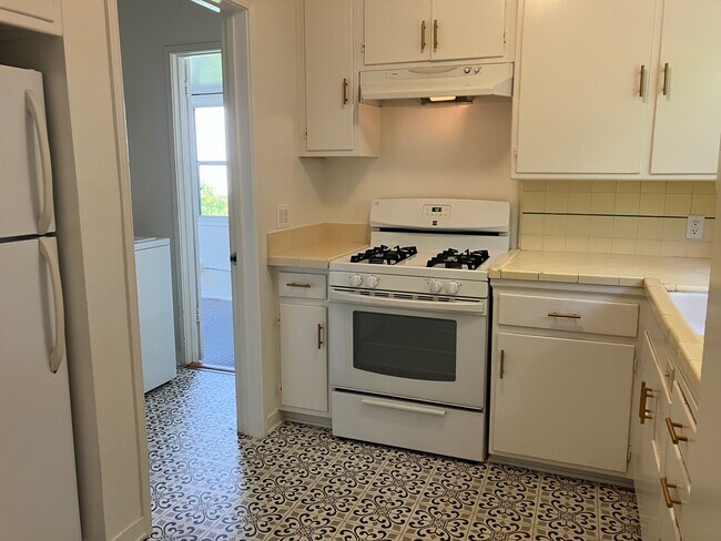 Building Photo - 1726 La Senda Pl