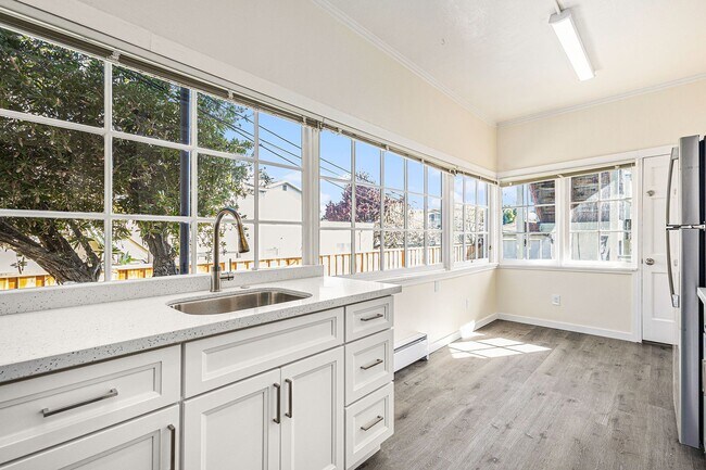 Primary Photo - 2204 Buena Vista Ave