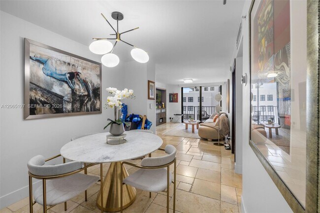 Building Photo - 2625 Collins Ave