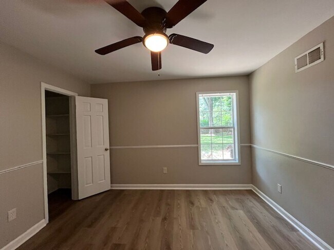 Building Photo - Renovated 3 Bedroom 2 Bath Home for Rent!