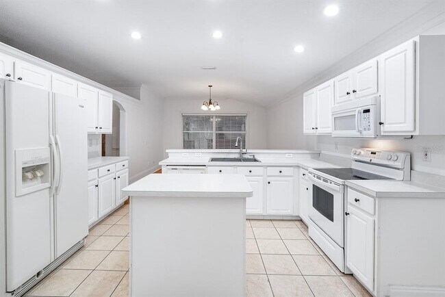 Building Photo - 295 Fareham Dr