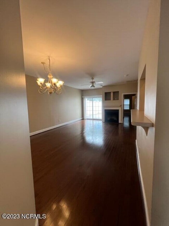 Building Photo - Two  Bedroom Two Bath