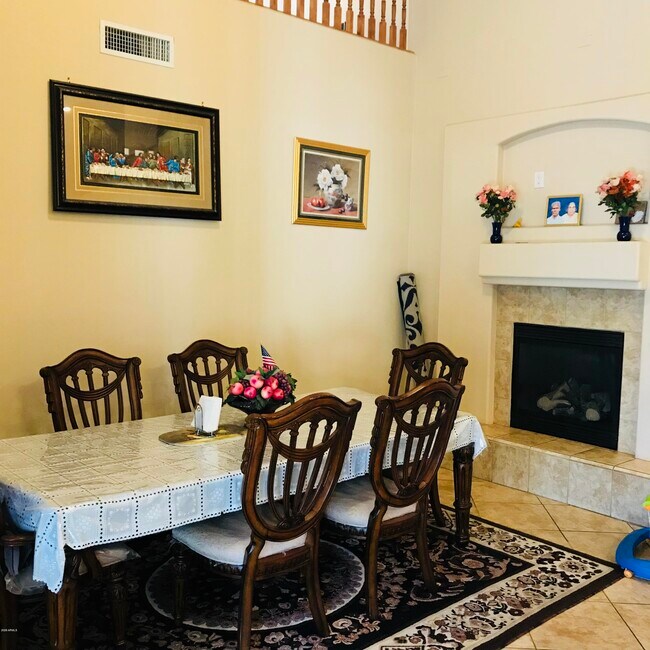 Building Photo - 8851 W Augusta Ave