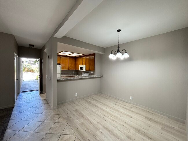Building Photo - 2232 River Run Dr