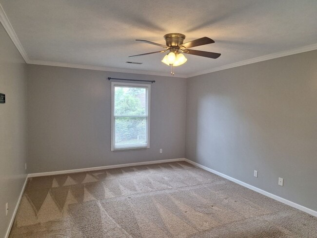 Building Photo - 4bd/3 bath located in desirable neighbor i...
