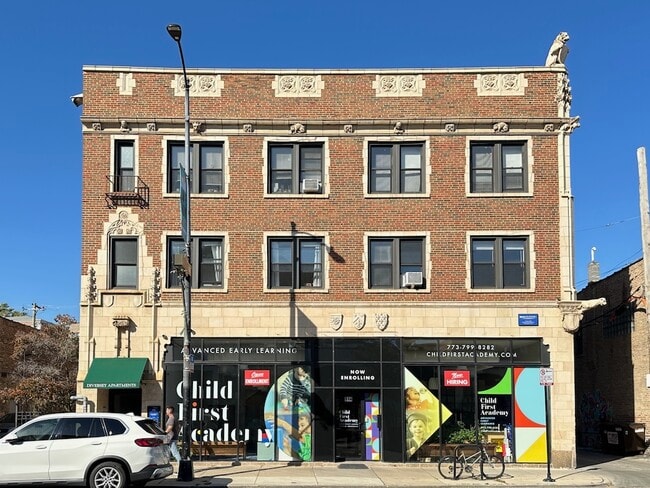 Building Photo - 823 W Diversey Pkwy