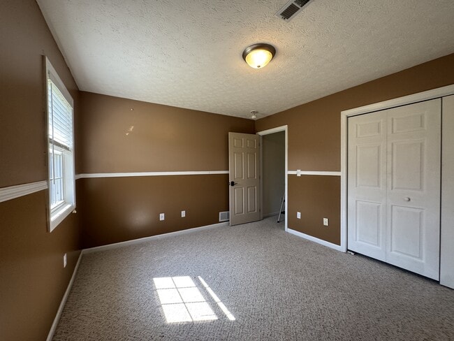 Building Photo - 36 Bayley Dr