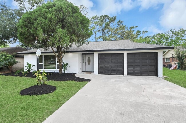 Building Photo - 2407 Crestdale Dr