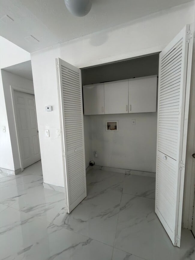 Building Photo - 9142 Sabal Palm Cir
