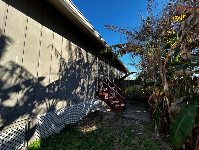 Building Photo - 1007 11th Ct