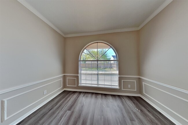 Building Photo - 814 Hyacinth Pl