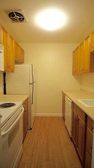 Building Photo - 274 S Main St