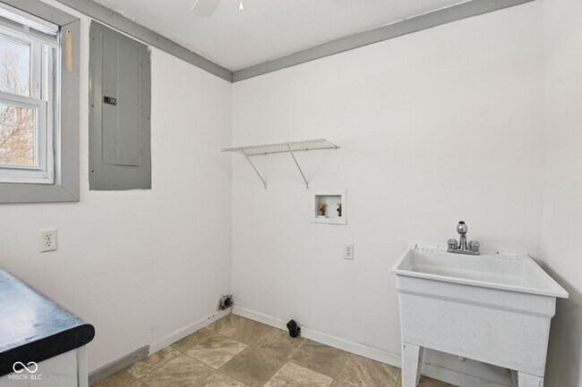 Building Photo - 218 W Main St