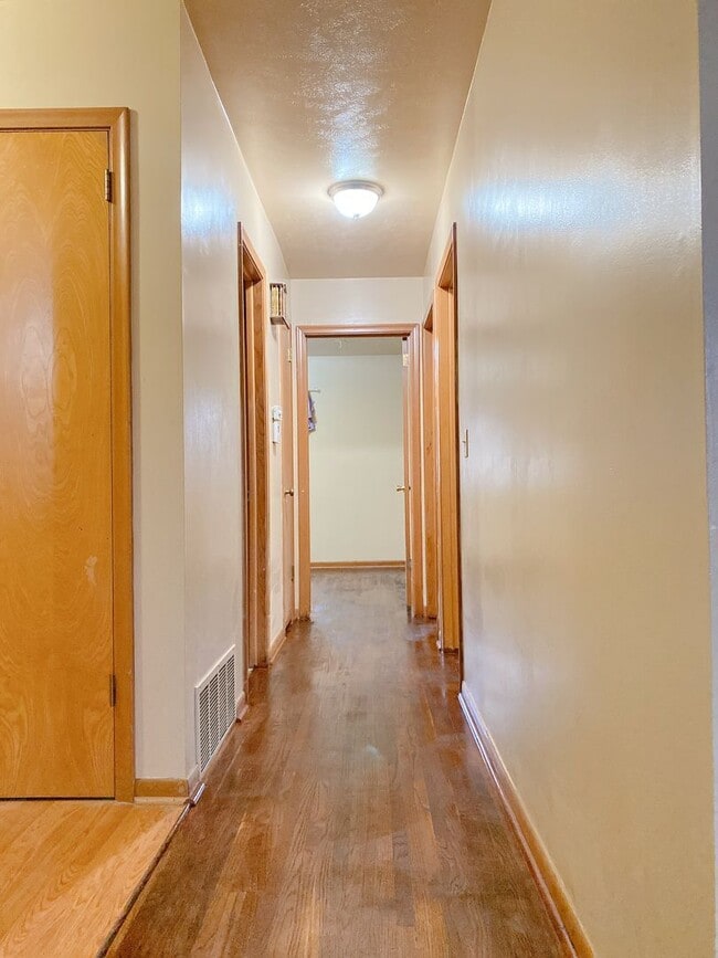 Building Photo - A wonderful 4-bedroom house in the Benson Gardens area - near Walmart Neighborhood Market, Asian ...