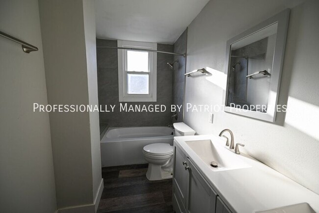 Building Photo - 405 W Main St