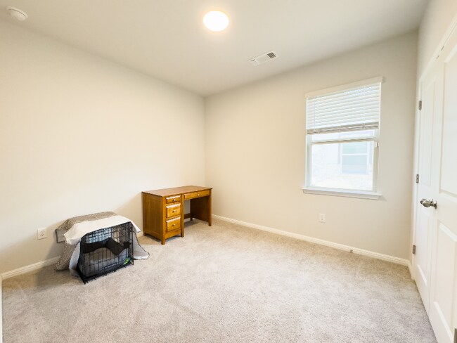Building Photo - 115 Goosewinged Dr