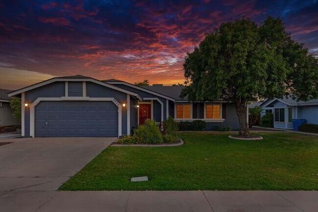 Building Photo - 4 Bed Home in Scottsdale Quarter!!