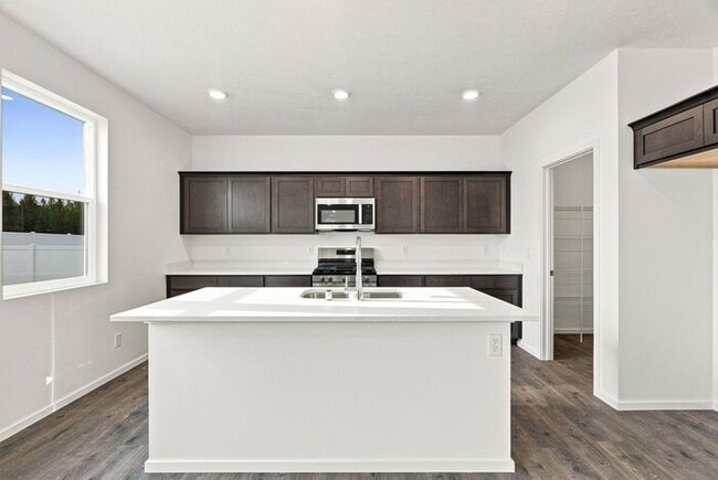 Building Photo - Spacious 5-Bedroom with Loft with 3-Car Garage