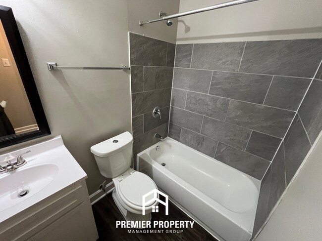 Building Photo - Charming 4BR/1BA Southwest Memphis Home | Vaulted High Ceilings & Large Fenced Yard