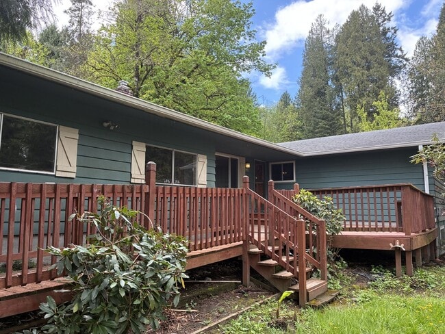 Building Photo - West Linn Classic