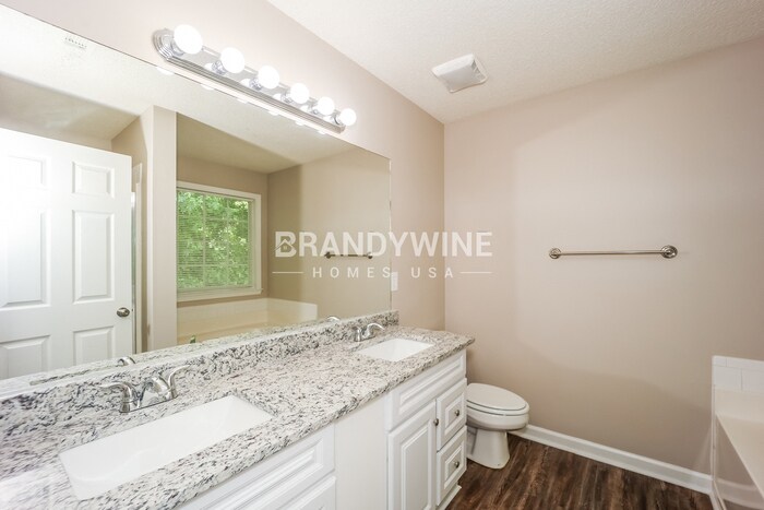 Building Photo - 2040 Club Bay Dr