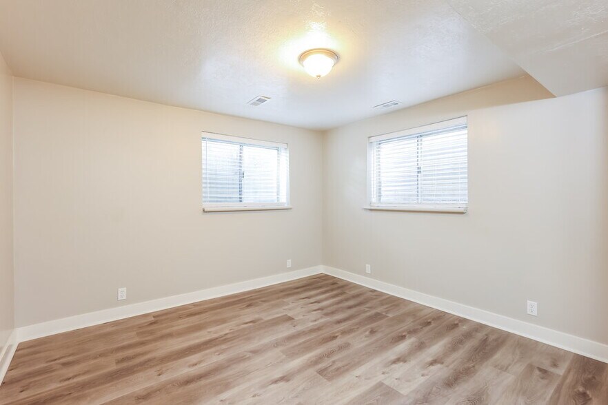 Building Photo - 9709 E Annalyn Dr