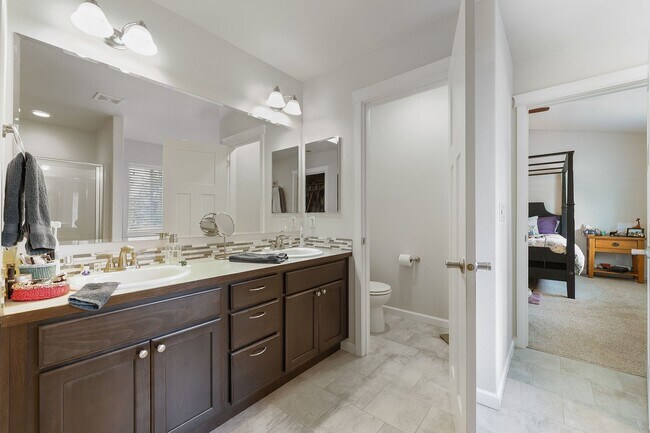 Building Photo - 5 bedroom high efficient home - Olympia Sc...