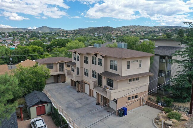 Building Photo - 221 Spring St