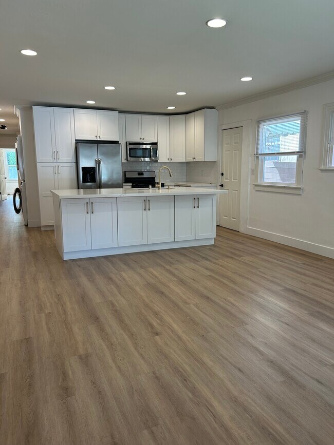Open floor plan - 1139 S Highland Ave
