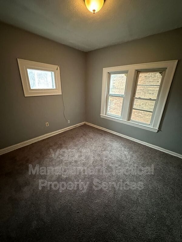 Building Photo - 3289 E 143rd St