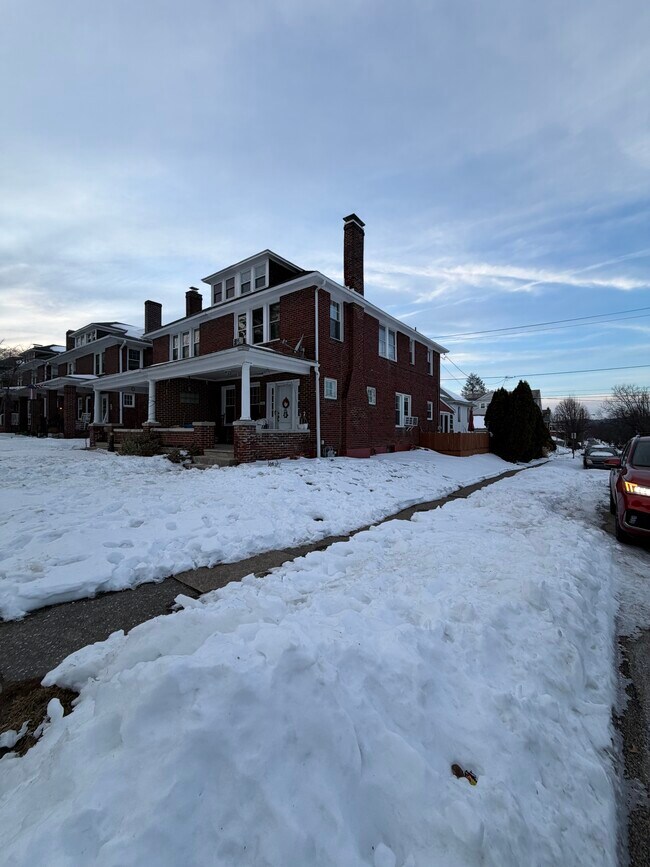 Building Photo - 1541 3rd Ave