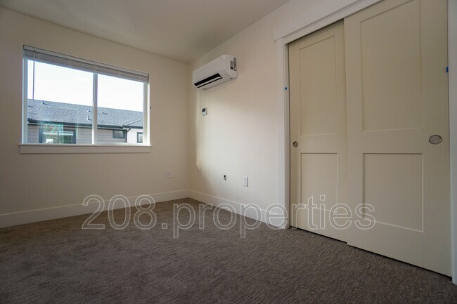 Building Photo - 4614 N Iota Ln