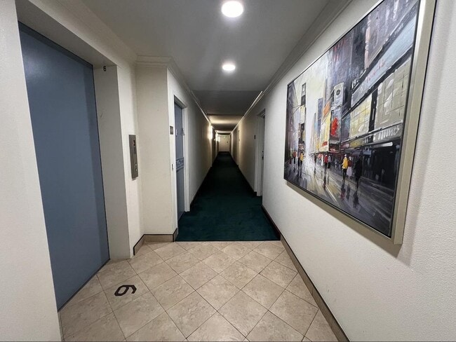 Building Photo - 1700 Civic Center Dr