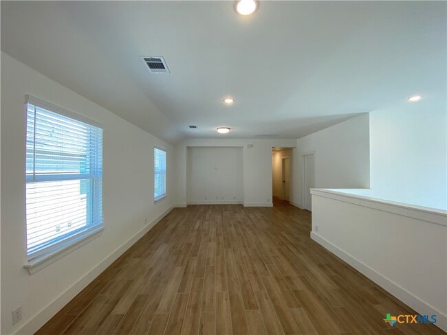 Building Photo - 1048 Easy Gruene