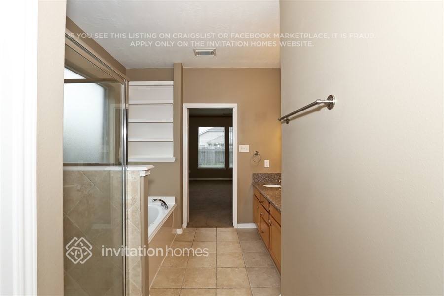 Building Photo - 17043 Sperry Landing Dr