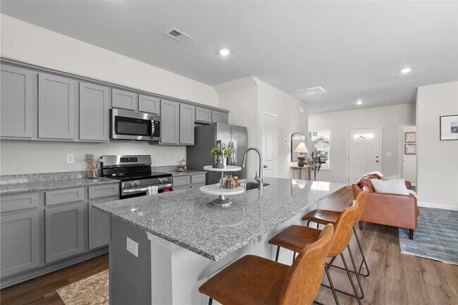 Building Photo - 105 1st St