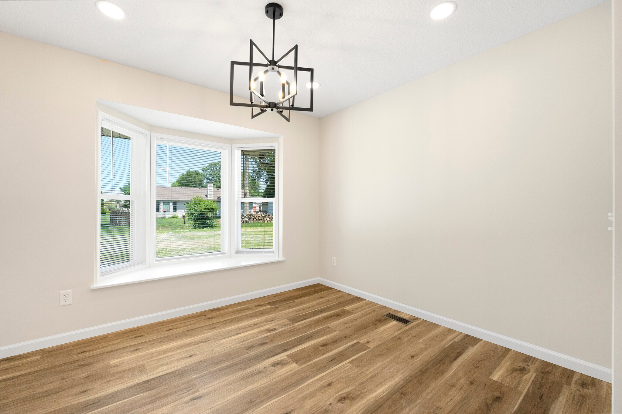 Building Photo - 7933 Basswood Pl