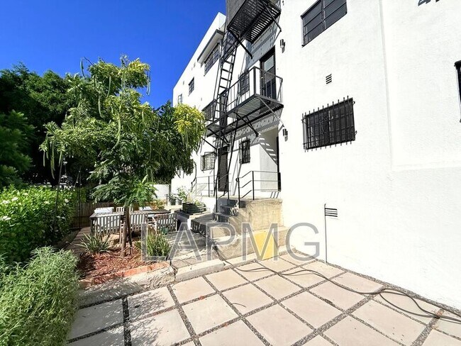 Building Photo - 3919 W 8th St