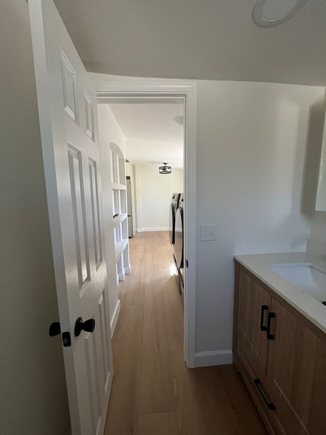 Building Photo - Beautifully Remodeled 2 Bed / 1 Bath Home in Orange