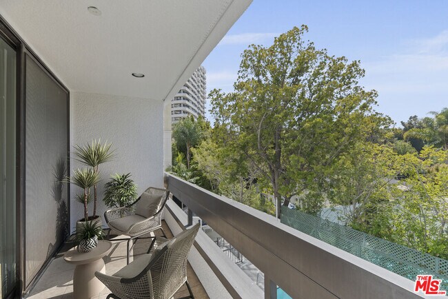 Building Photo - 10551 Wilshire Blvd