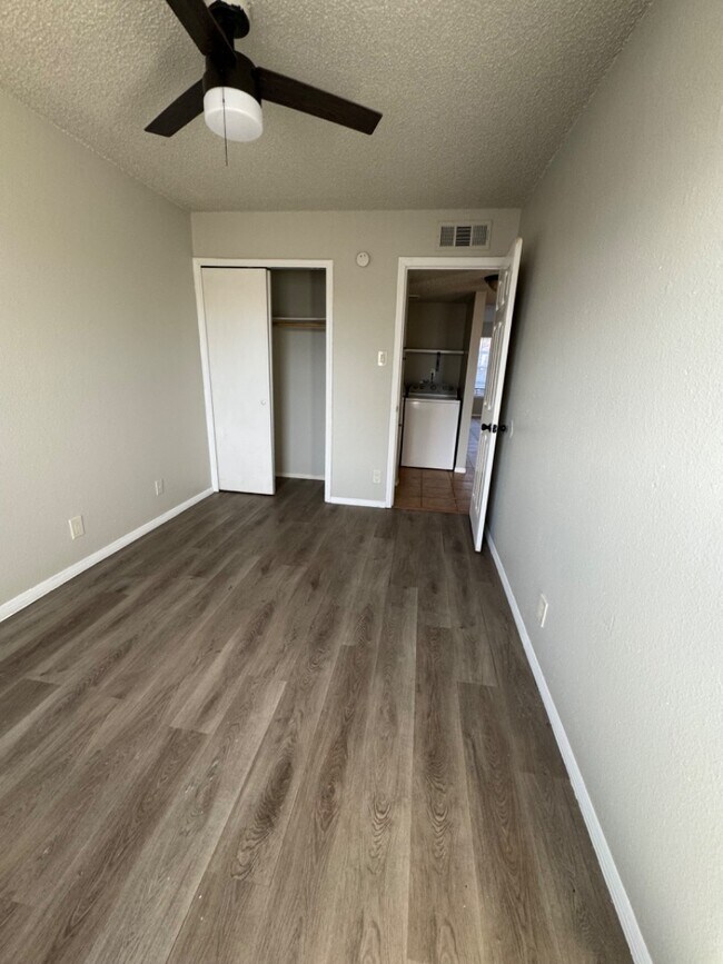 Building Photo - 936 San Pedro Dr SE